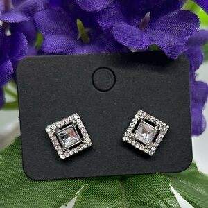 Unisex Stud Earrings Sparkling ✨ Stones